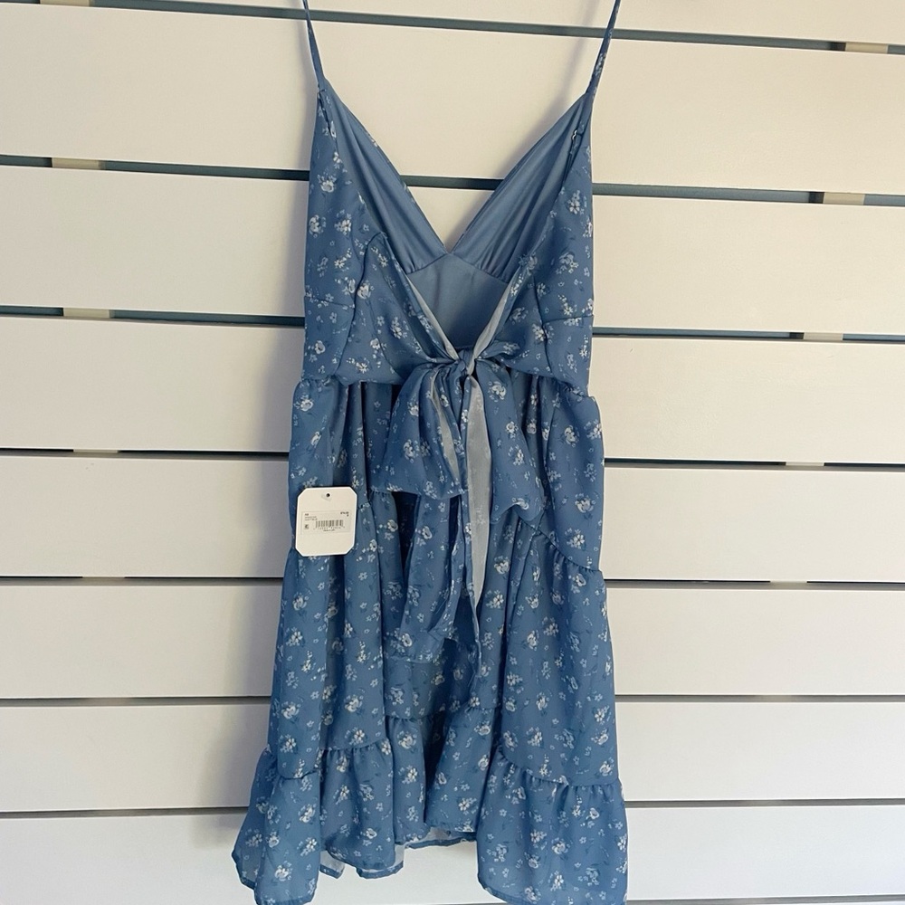 NWT small blue floral mini dress with tie bow in the back - Picture 6 of 11
